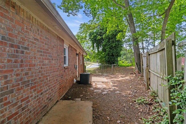 Building Photo - 894 Five Forks Trickum Rd SW