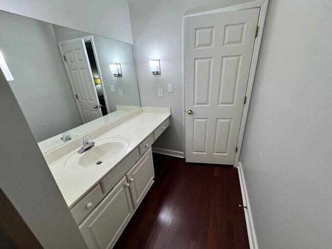 Building Photo - 3201 Lenox Rd NE