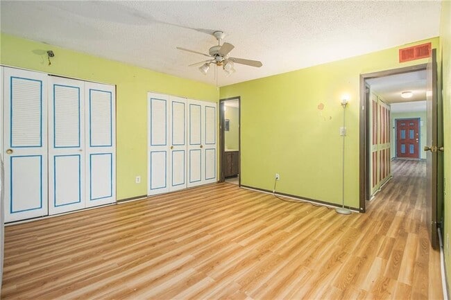Building Photo - 112 Camelot Dr