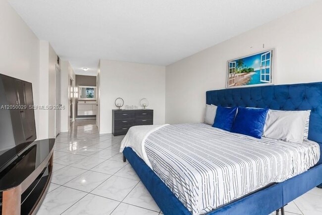 Building Photo - 3800 S Ocean Dr