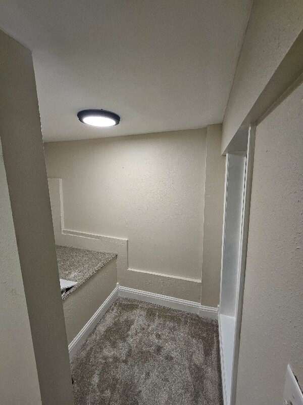 Building Photo - 27 E Ave