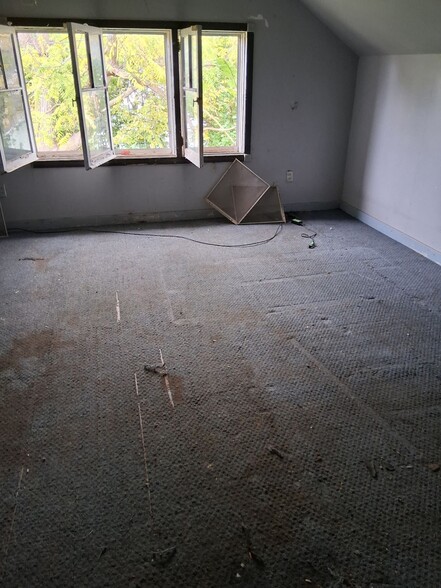 Building Photo - 1007 N Oakley St