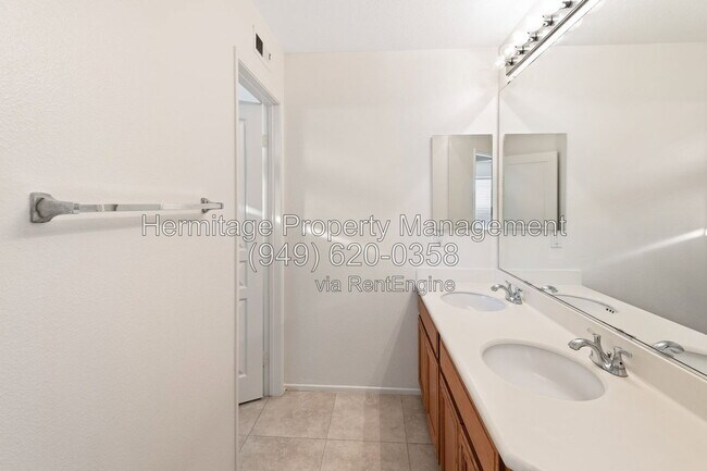 Building Photo - 51 Avanzare