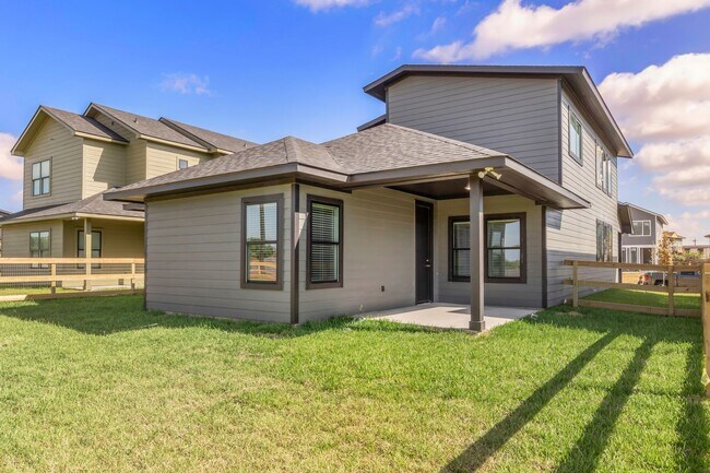 Building Photo - MOVE IN SPECIALS