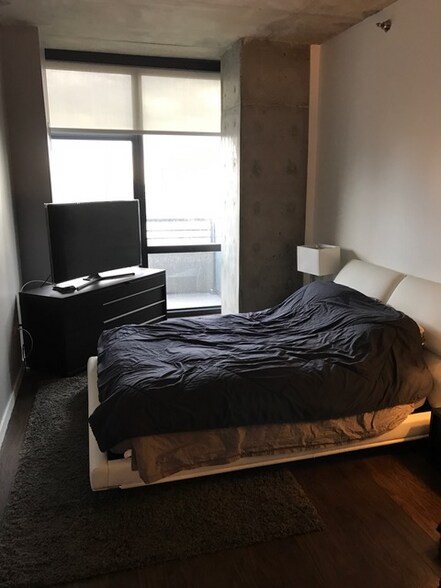 Building Photo - 235 W Van Buren St