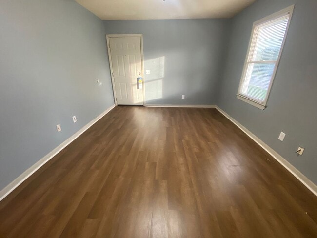 Building Photo - 123 Calvin Court Unit D