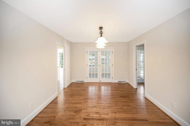 Building Photo - 1732 Beverly Dr