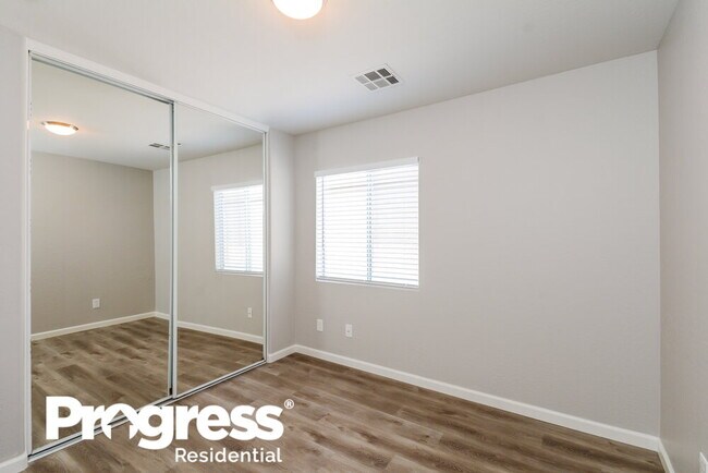 Building Photo - 10162 N 116th Ln