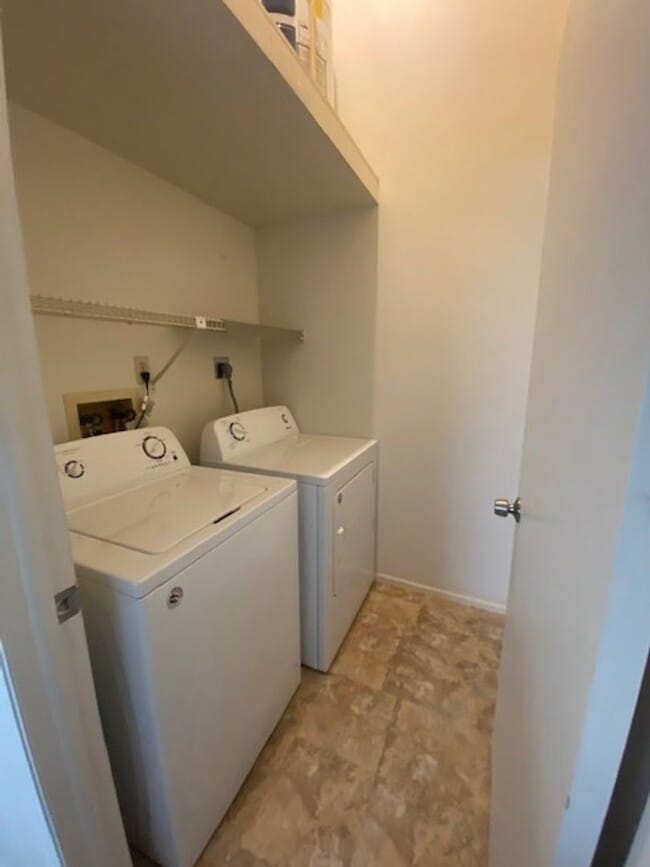 Building Photo - 13301 Broadhurst Loop