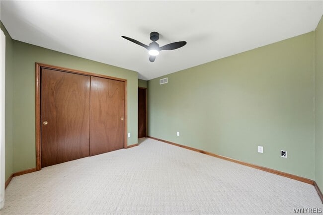 Building Photo - 555 Lakeview Ave