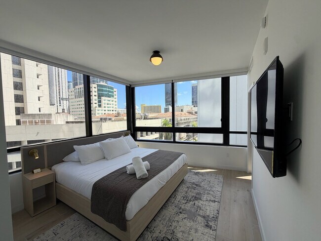 Building Photo - 225 N Miami Ave