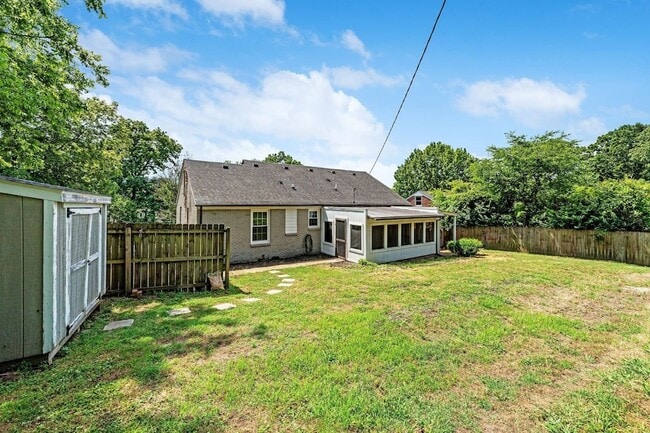 Building Photo - 5656 Kendall Dr