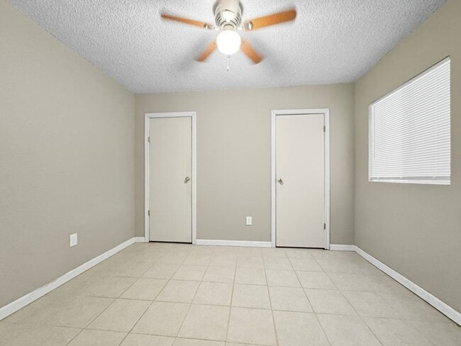 Building Photo - Adorable 5 Bedroom, 2 bath home in Sunland...