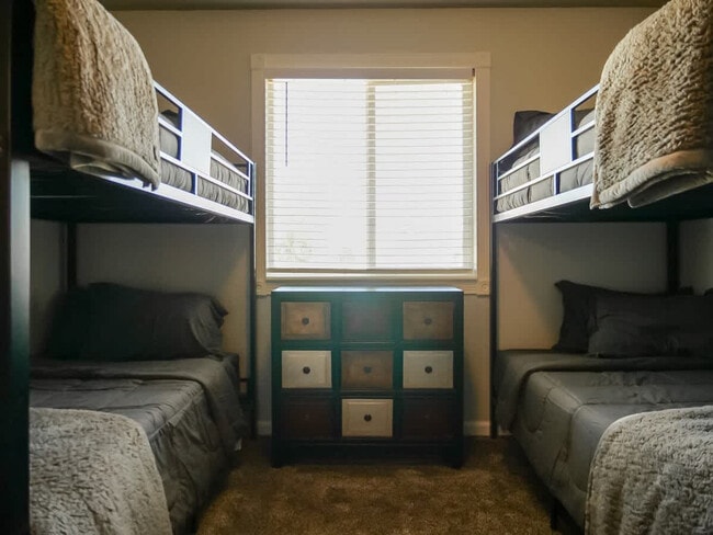 Building Photo - 151 Cub St W