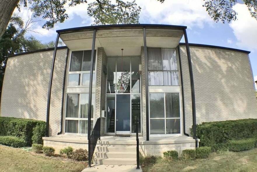 Building Photo - 4030 W 13 Mile Rd