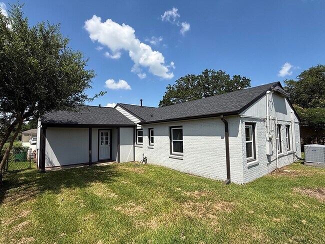 Building Photo - 3522 Rosedale St