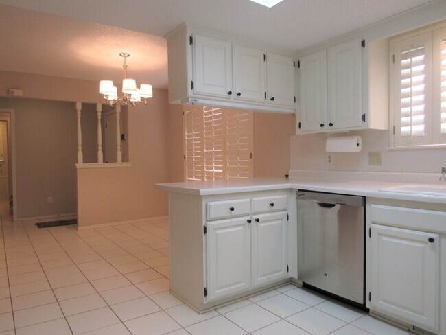 Building Photo - 7016 Stonycreek Dr