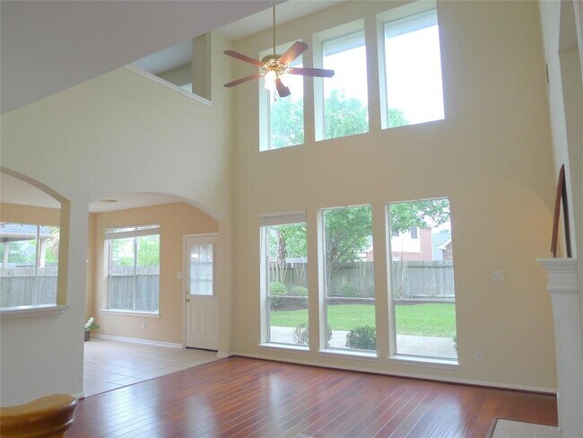 Building Photo - 22610 Cascade Springs Dr