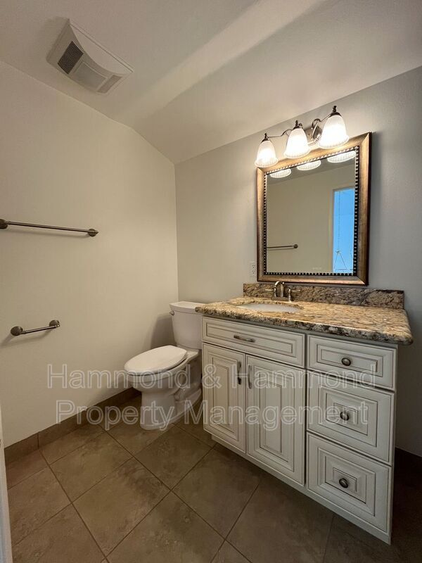 Building Photo - 3804 Mainsail Cir
