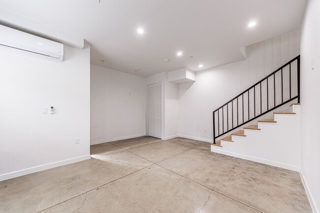 Building Photo - 11841 Runnymede St