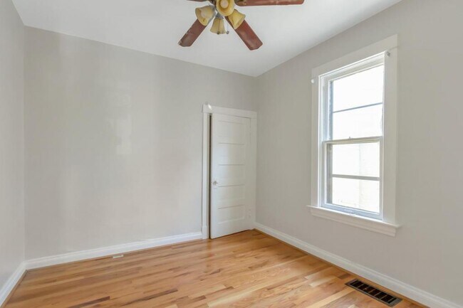 Building Photo - 558-562 Lafayette Street