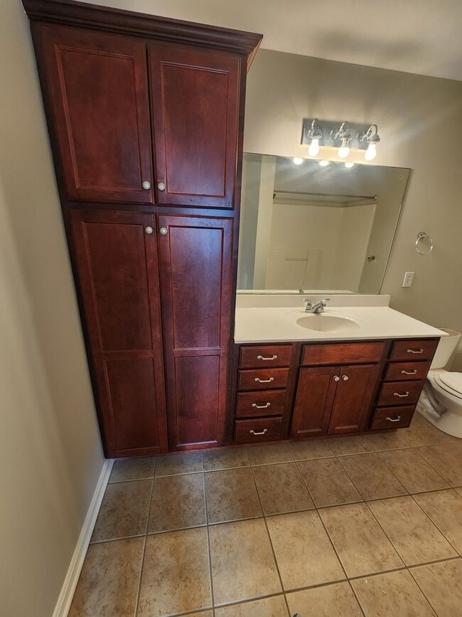 Building Photo - 3802 Falcon Crest Dr