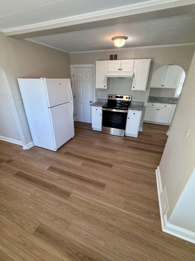 Building Photo - Bright 3-Bedroom Nashua Rental Near Downtown, Shopping, and Commuter Routes