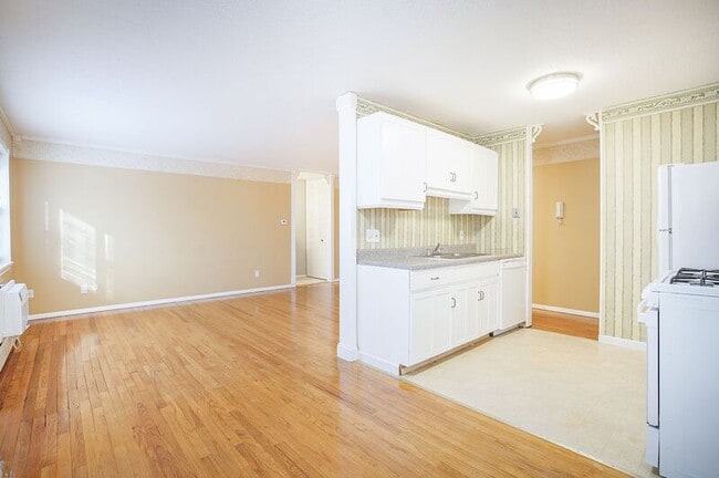 Building Photo - 261 Regency Park Dr