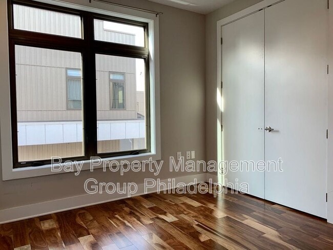 Building Photo - 842 N American St