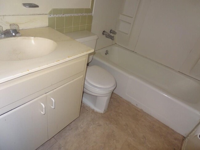 Building Photo - 3905 Flory Ave