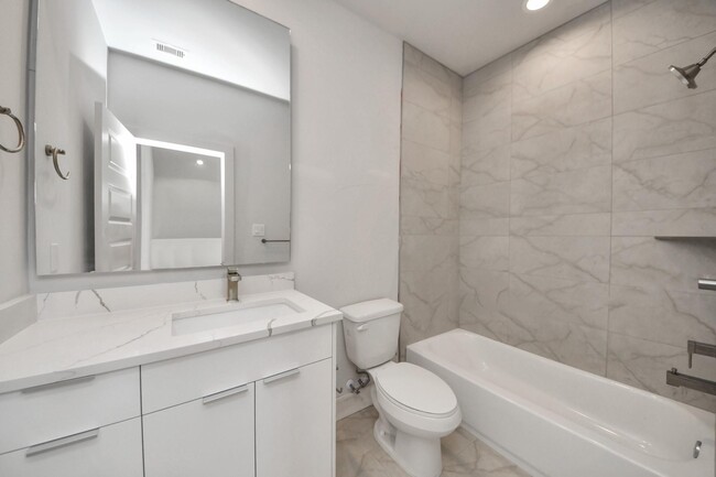 Building Photo - 3004A Ventas Dr