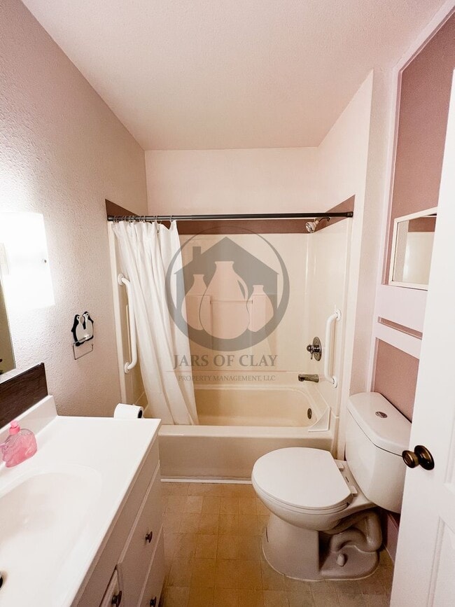 Building Photo - Adorable Historical Home