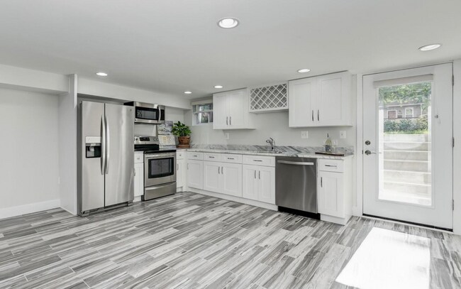 Building Photo - 909 Delafield Pl NW
