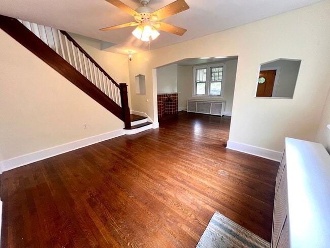 Building Photo - Spacious Home - 3 bedroom 1 bath - Squirre...