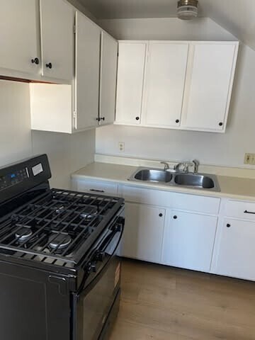 Building Photo - 52 Forest St