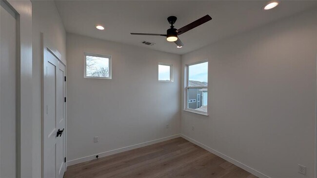 Building Photo - 2220 Yellow Jacket Ln