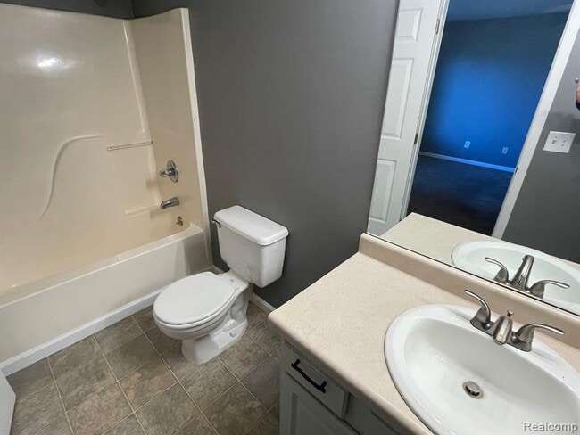 Building Photo - 1136 Lakeview Cir