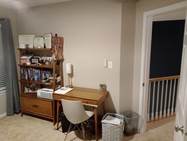 Building Photo - Beautifully upgraded Townhouse style condominium located in Hidden Meadows