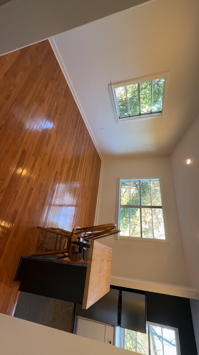 Building Photo - One bedroom in Belhaven Heights!