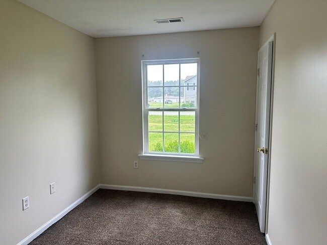 Building Photo - 2215 Cotton Dr