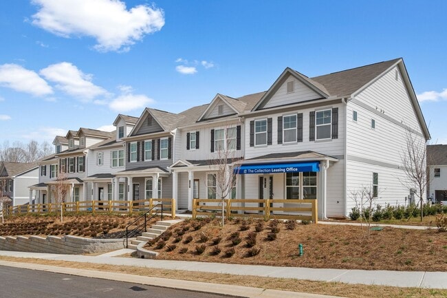 Building Photo - 3 Bed 2.5 bathroom townhomes in Flowery Branch!