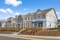 Building Photo - 3 Bed 2.5 bathroom townhomes in Flowery Branch!