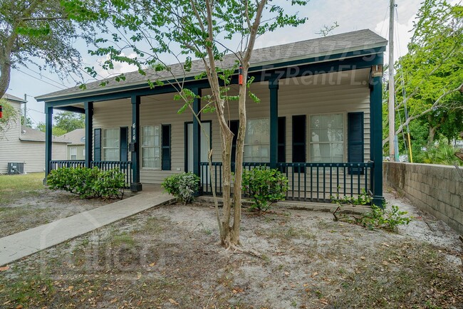 Building Photo - Newly renovated 3-bedroom, 2-bathroom home...