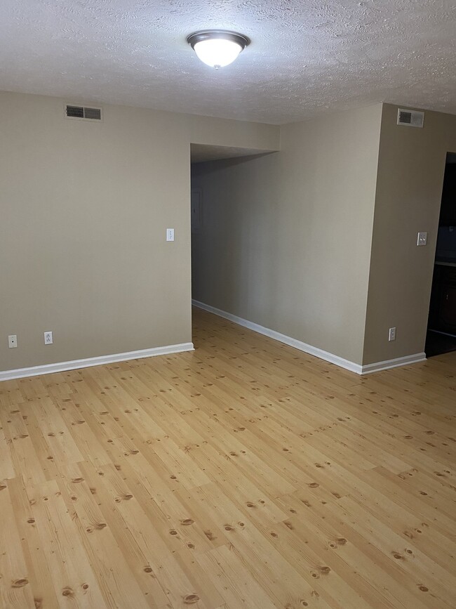 Building Photo - "Charming 2-Bedroom Apartment at 3854 A No...