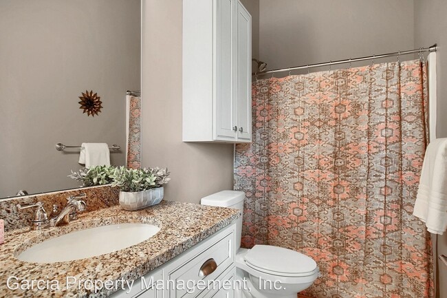 Building Photo - 1615 Hampton Ave