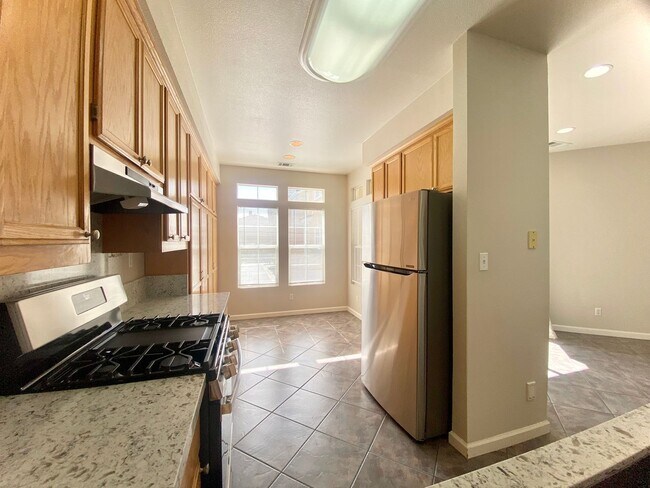 Building Photo - Lovely 3-bedroom Townhome for rent in Frem...
