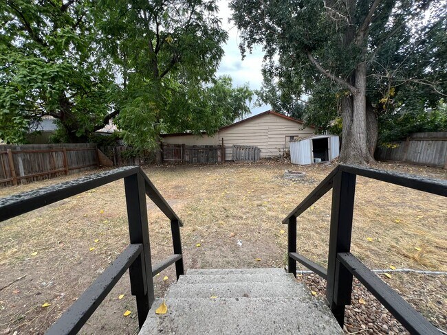 Building Photo - Cute newly remodeled 2 bed 1 bath home on ...