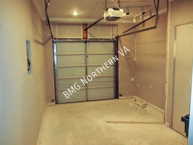 Building Photo - 24688 Hutchinson Farm Dr