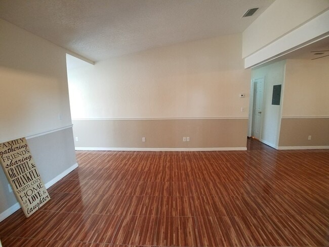 Building Photo - Beautiful Remodeled 1/1 Condo x Rent @ Winter Park in front of Full Sail.