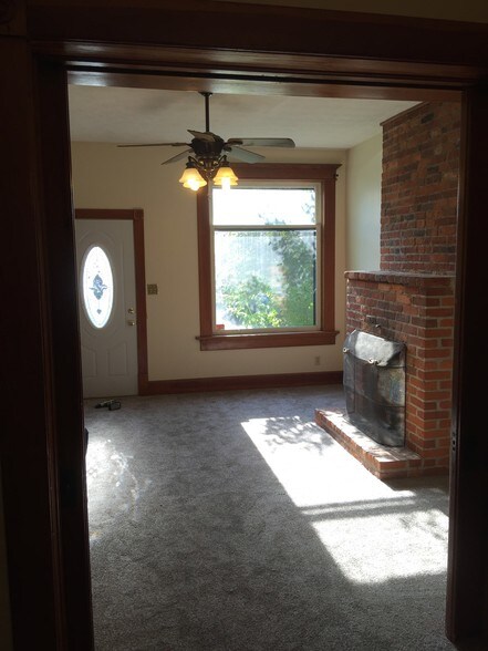 lr - 650 S 9th St